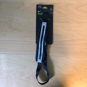 Nike Slim waistpack 2.0 expandable reflective